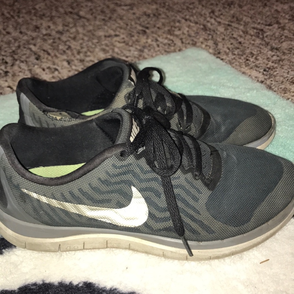 Nike black free runs 4.0
